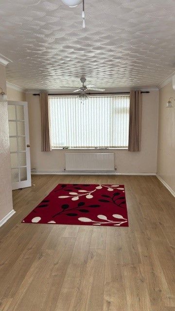 Property photo 2 of 14 Lounge Before Redecoration