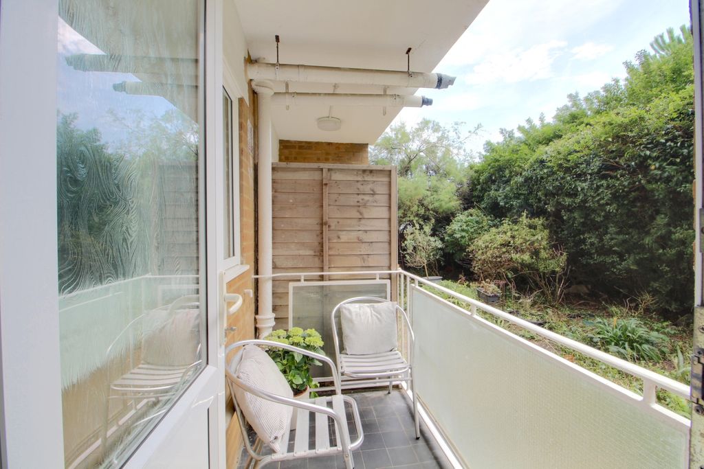 Property photo 2 of 8 Balcony