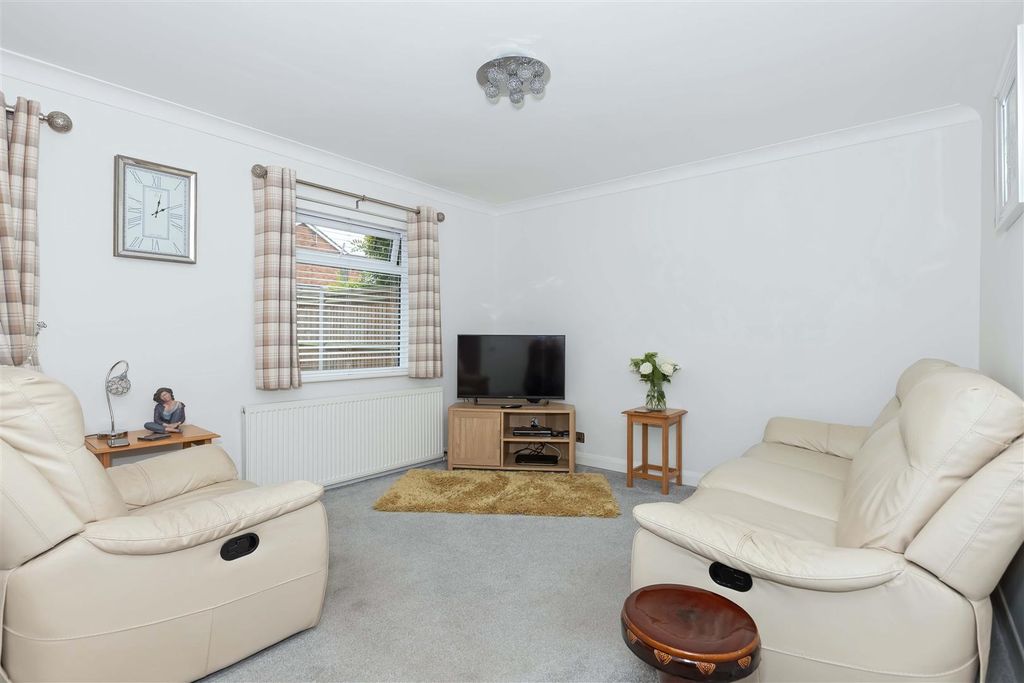 Property photo 3 of 13 Alberta Rd.Jpg