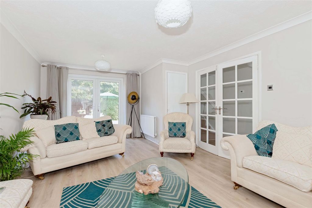 Property photo 3 of 15 Carisbrooke_9.Jpg