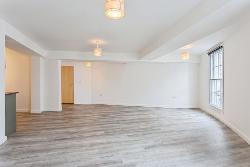 Property photo 2 of 8 Pbox-Img.Jpg