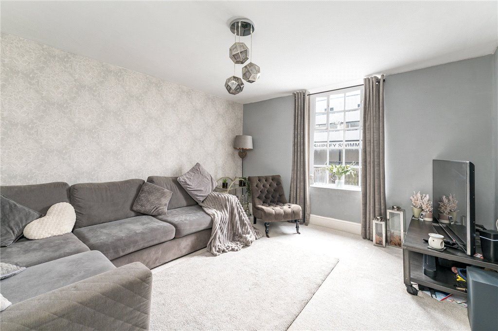 Property photo 3 of 23 Lounge