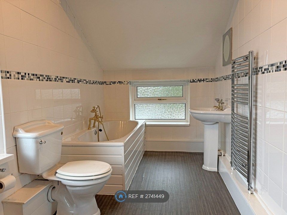 Property photo 2 of 7 Bathroom