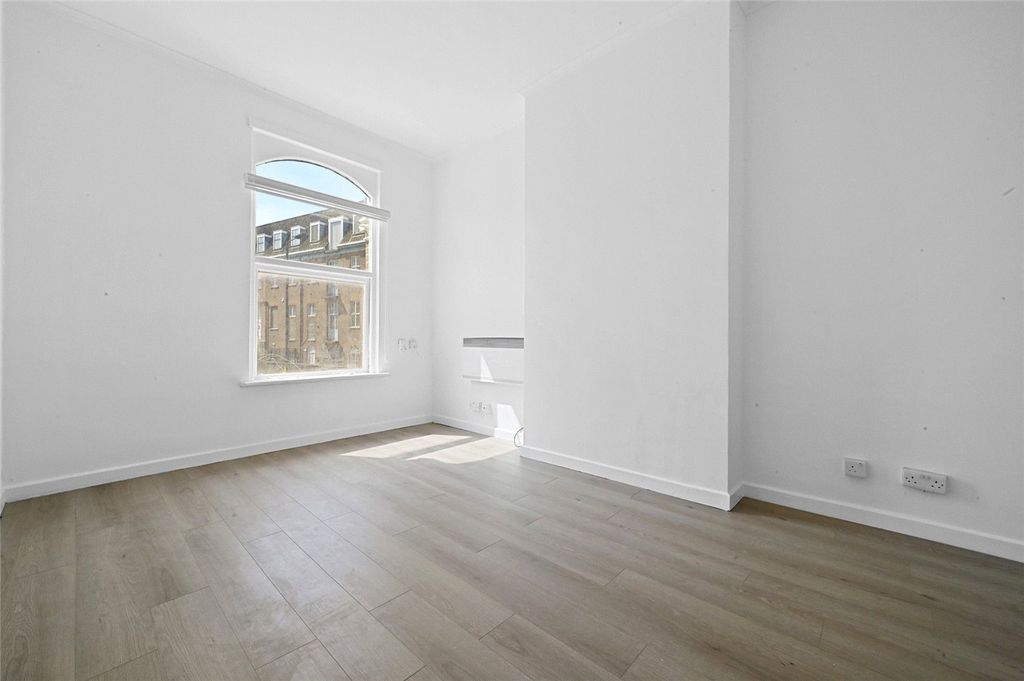 Property photo 3 of 8 Picture No. 05