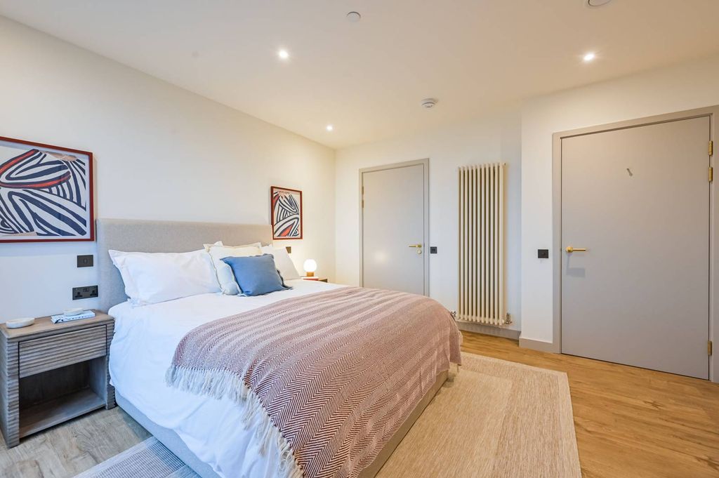 Property photo 1 of 33