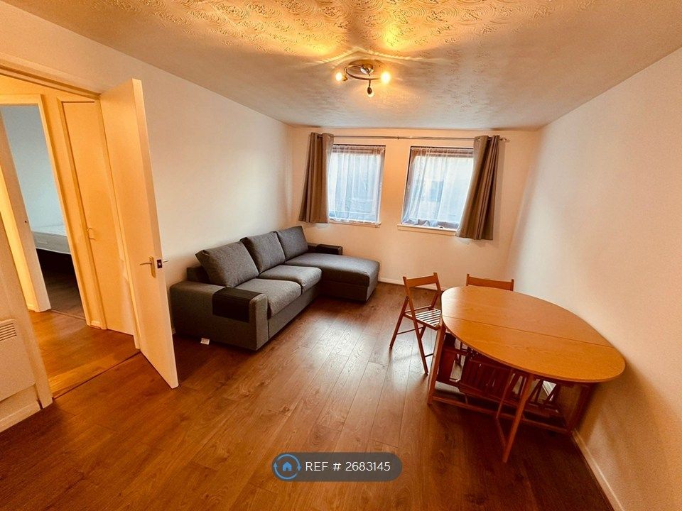 Property photo 1 of 10 Lounge