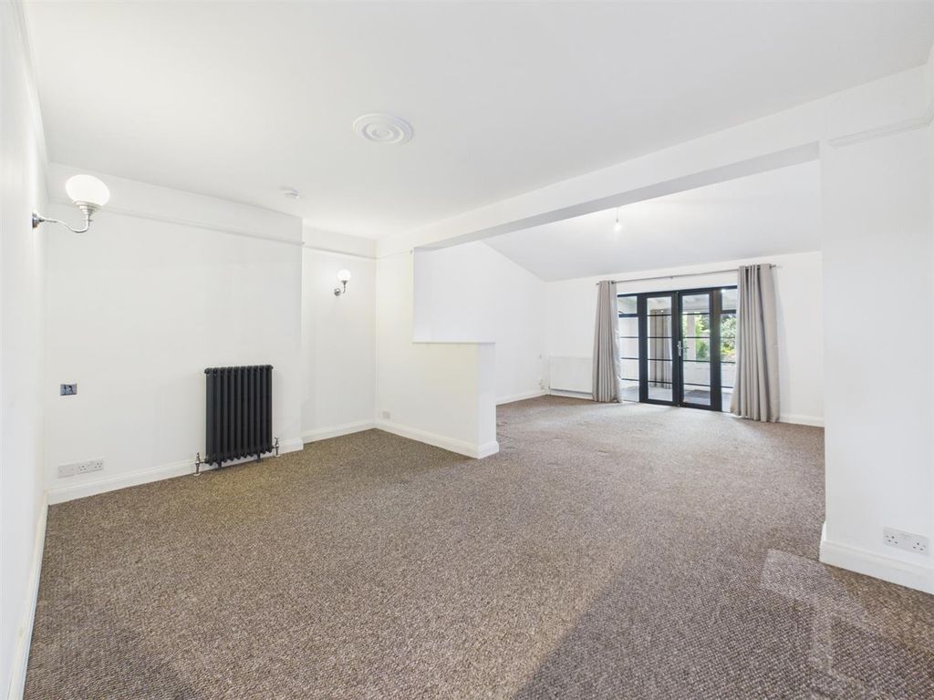 Property photo 3 of 19 Cam05080G0-Pr0353-Still023.Jpg