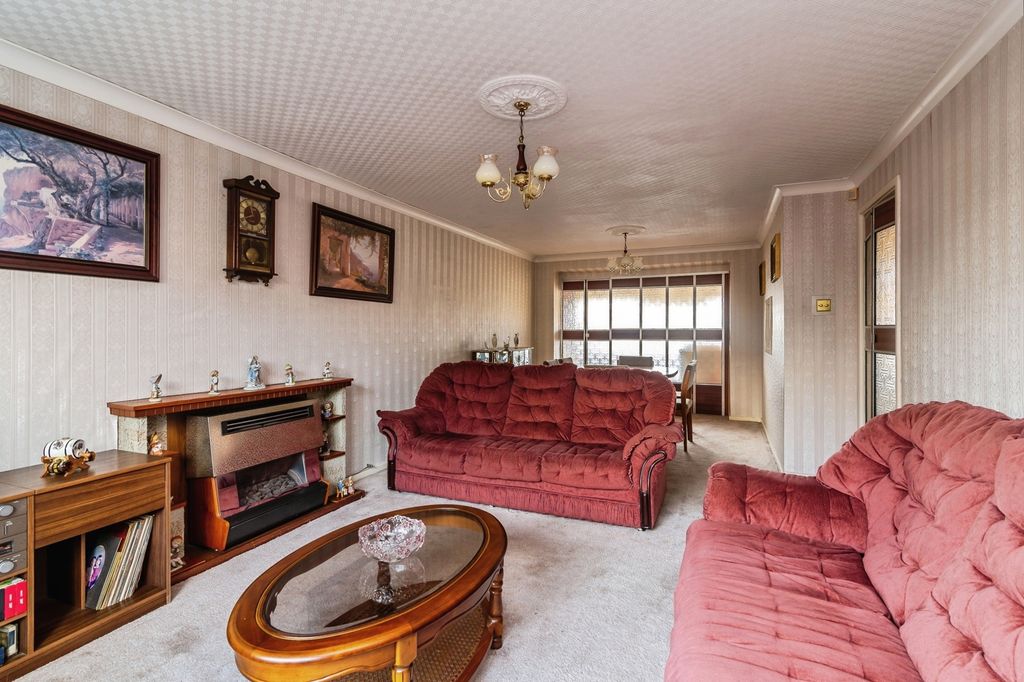 Property photo 3 of 17 Photo