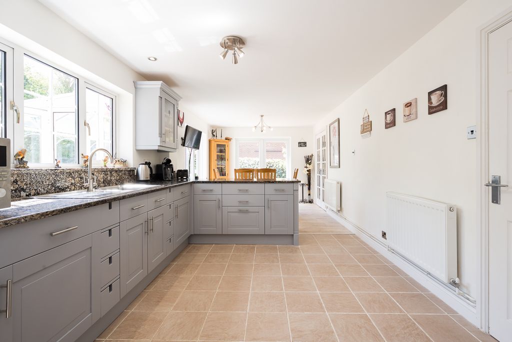 Property photo 3 of 26 How Caple Avenue-30