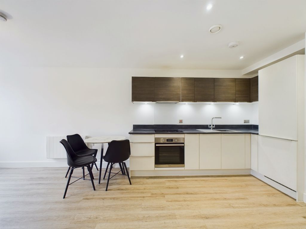 Property photo 2 of 5 Cam01909G0-Pr0292-Still006