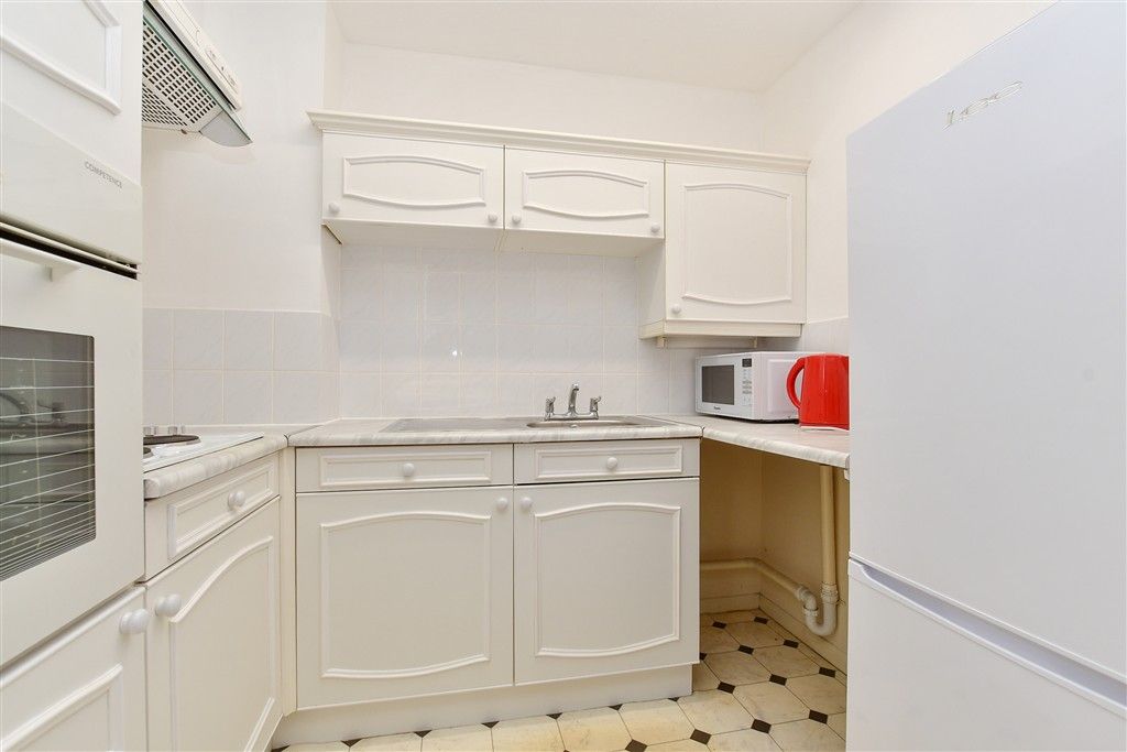 Property photo 3 of 10 Kitchen