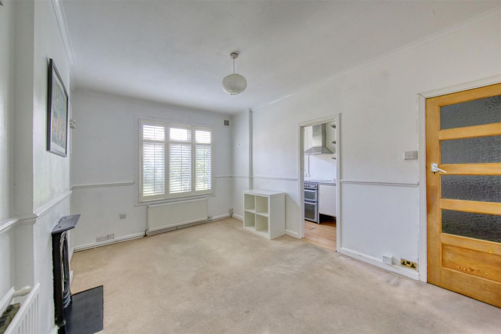 Property photo 3 of 10 Eden Harper Brixton Hill Court