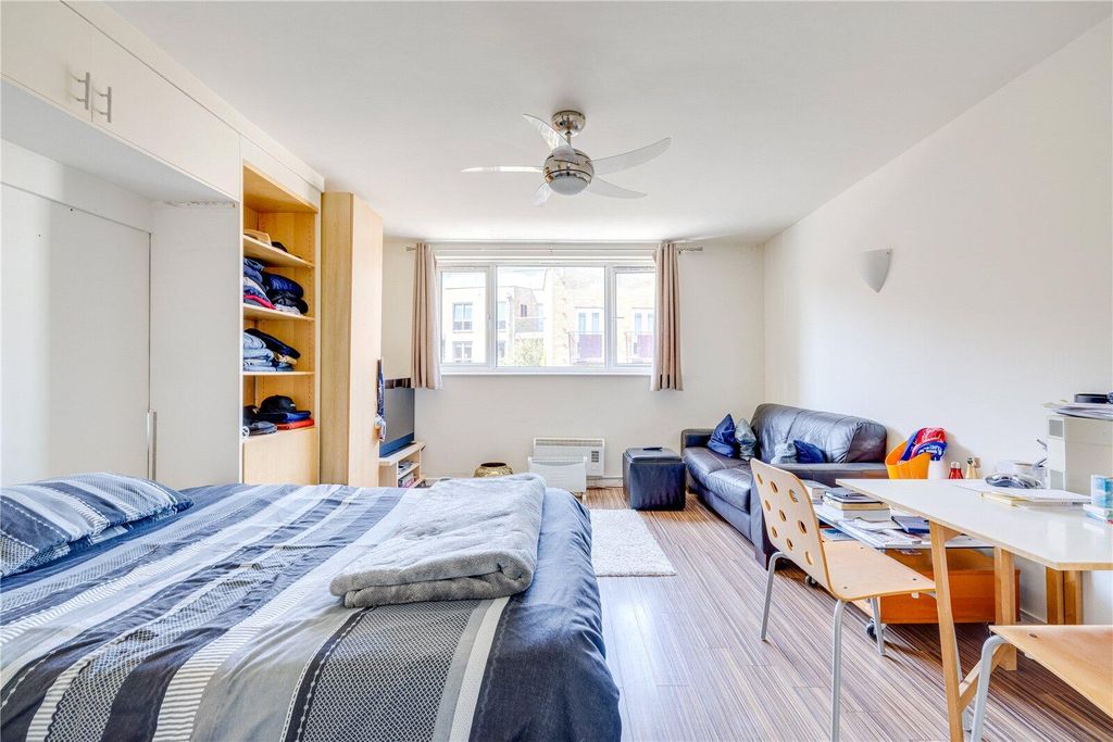 Property photo 3 of 7 Studio Room