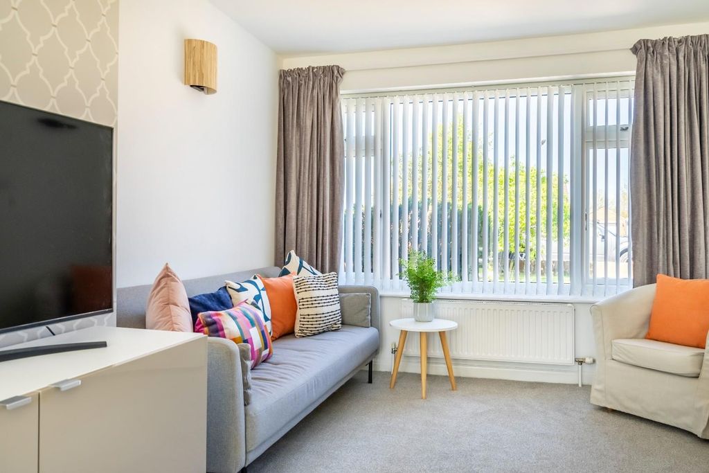 Property photo 2 of 17 Living Room