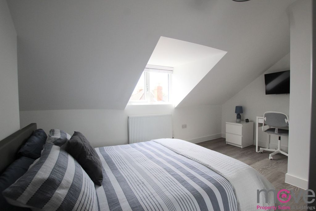 Property photo 3 of 6 Photo 5