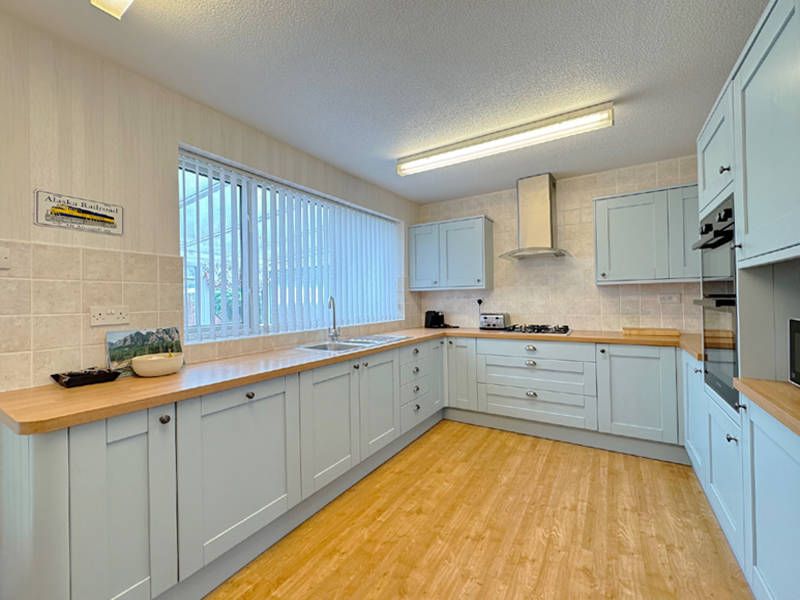 Property photo 3 of 40 Kitchen