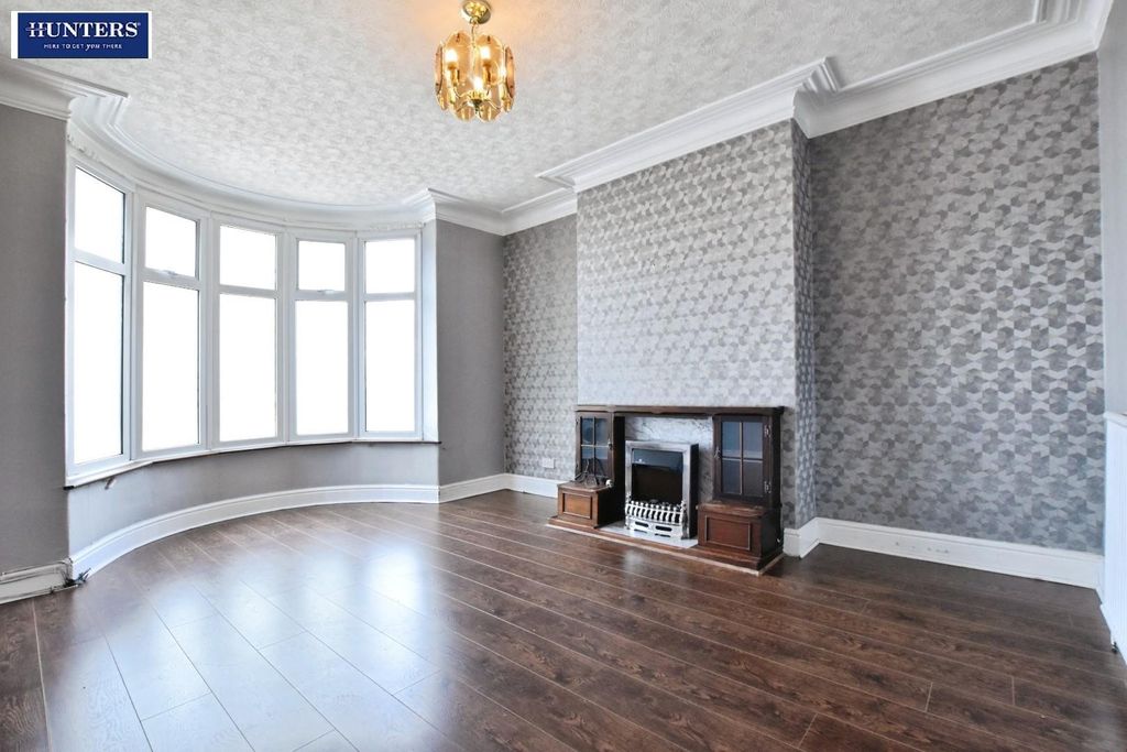 Property photo 2 of 27 Front Lounge