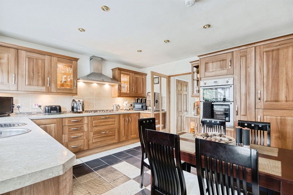 Property photo 2 of 21