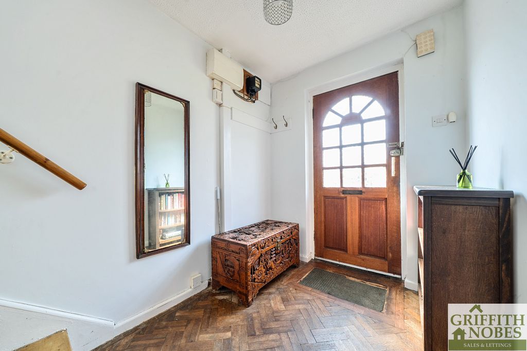 Property photo 3 of 19 Entrance Hallway