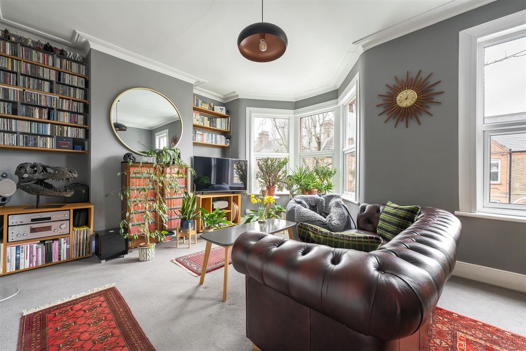 Property photo 2 of 23 Harris Street, E17