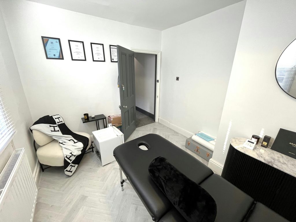 Property photo 3 of 7 6G3.Jpg