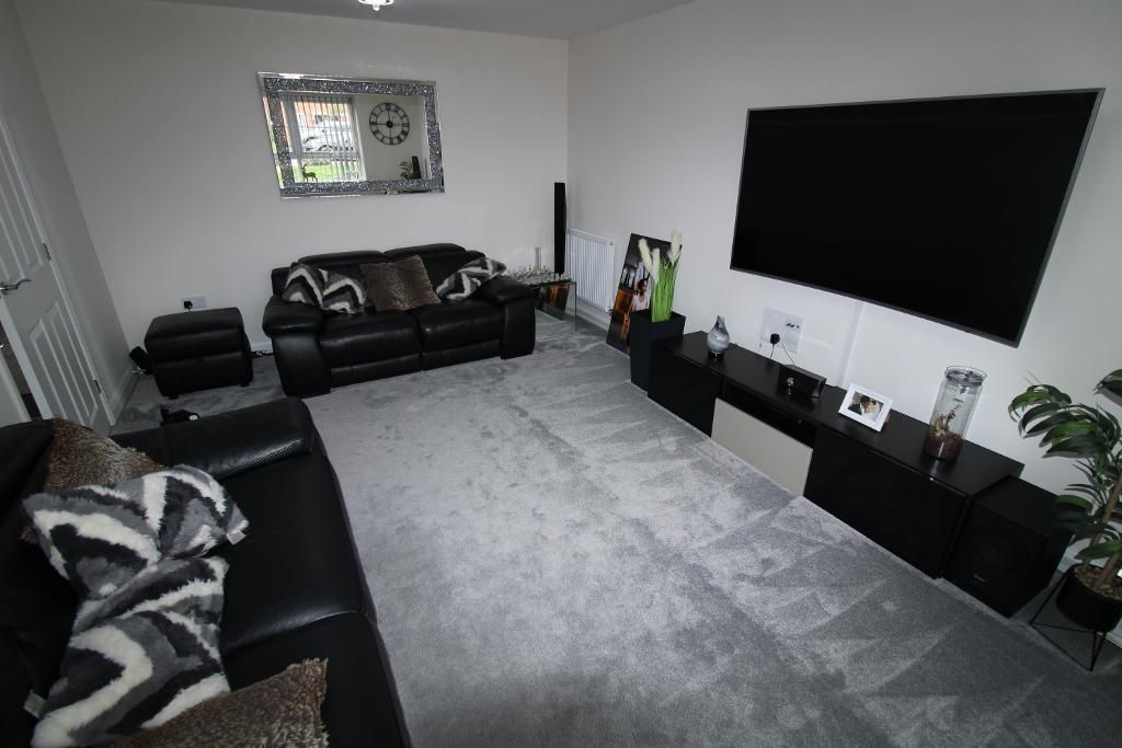 Property photo 3 of 18 Lounge