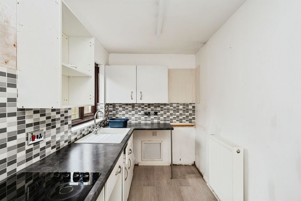 Property photo 2 of 12