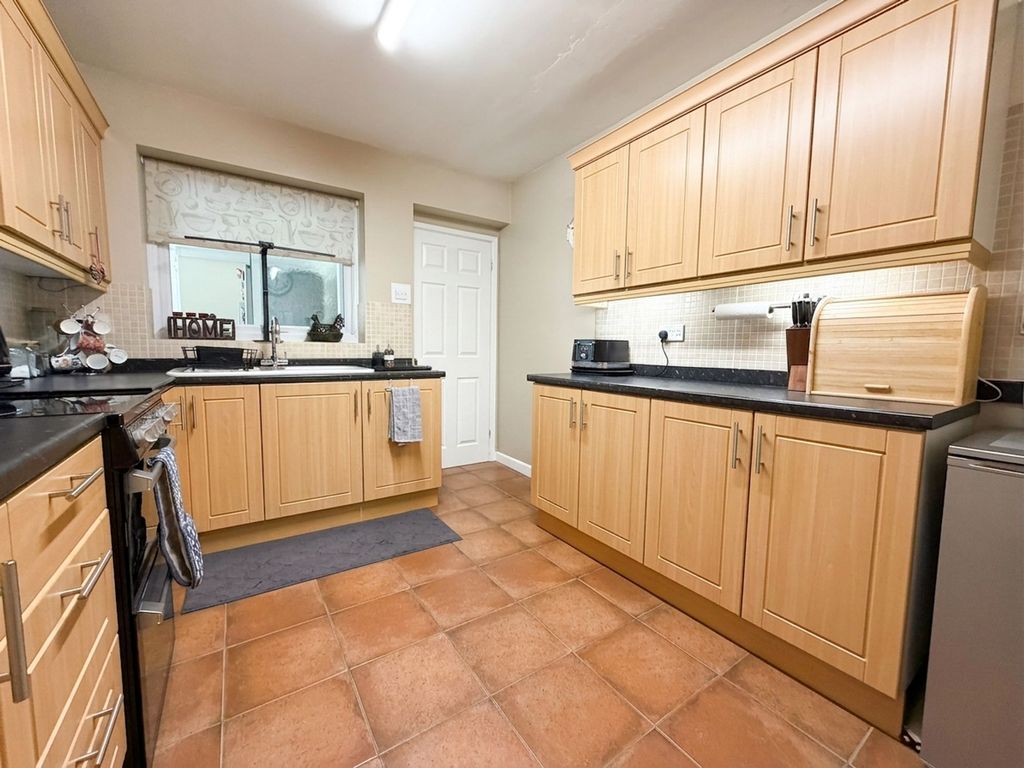 Property photo 2 of 19 Kitchen