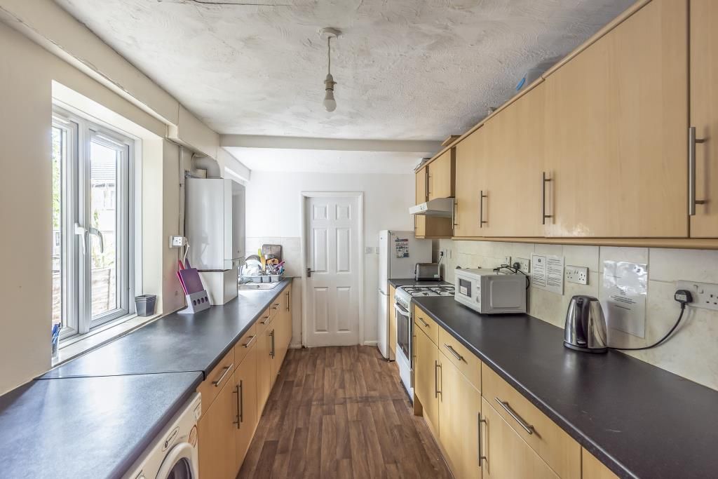 Property photo 3 of 10 Kitchen