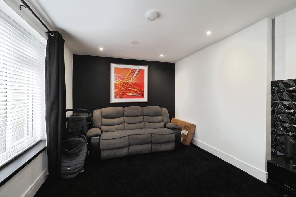 Property photo 2 of 16 Img_2541