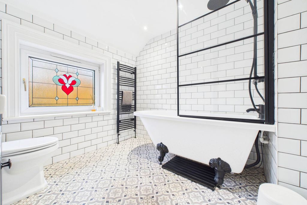 Property photo 2 of 31