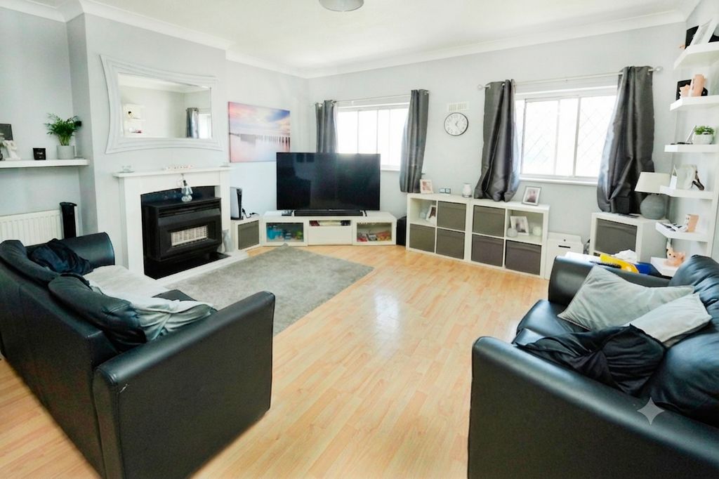 Property photo 2 of 10 Lounge/Dining Room
