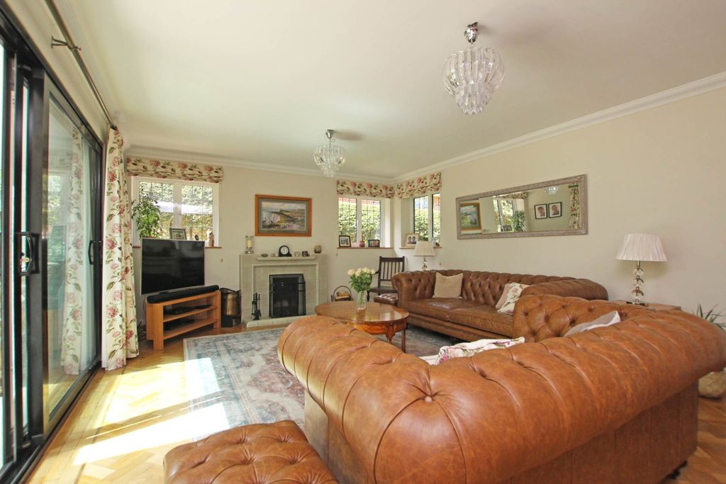 Property photo 3 of 38