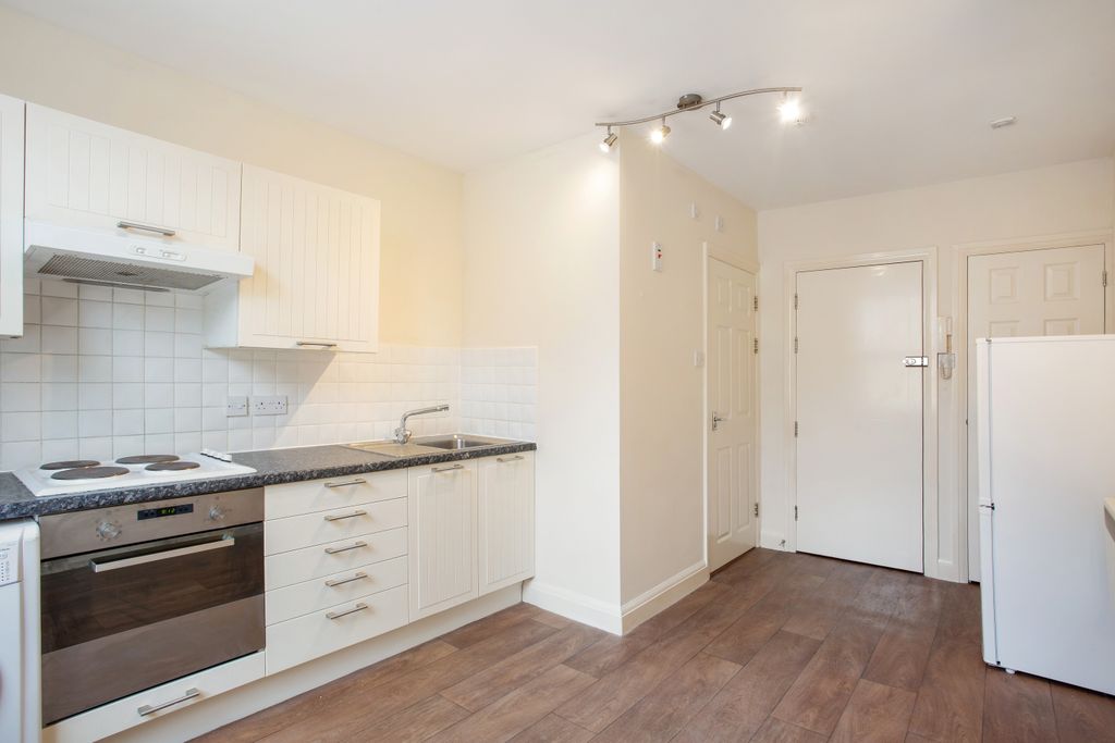 Property photo 3 of 9 Studio