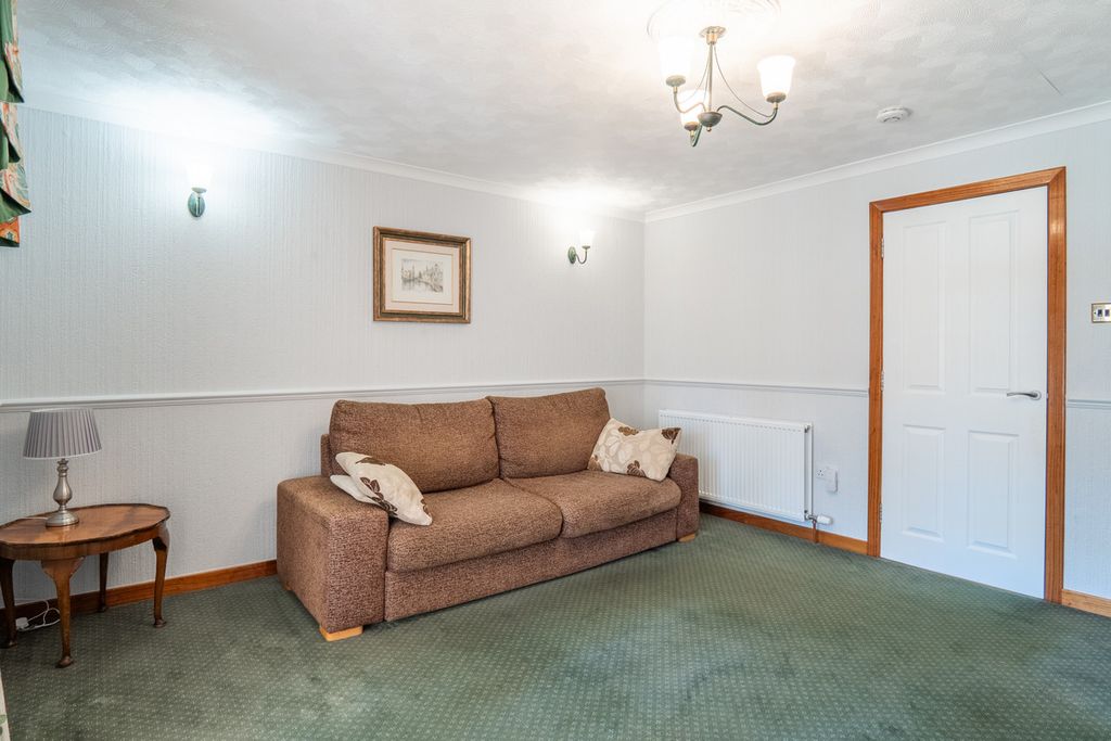 Property photo 3 of 34