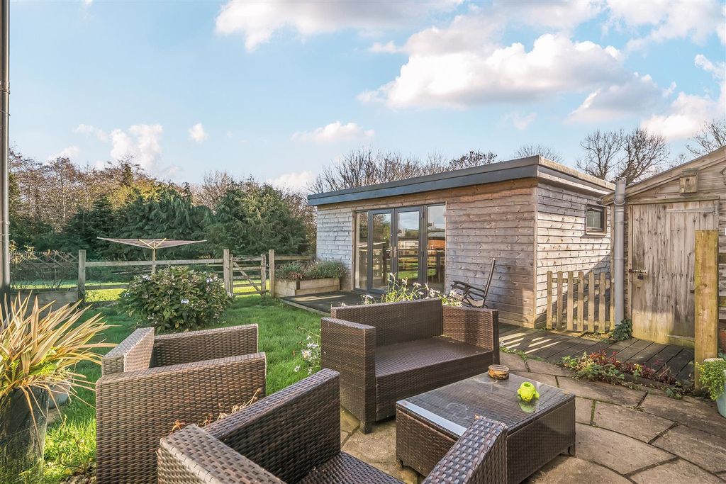 Property photo 3 of 41 Garden & Studio/Games Room