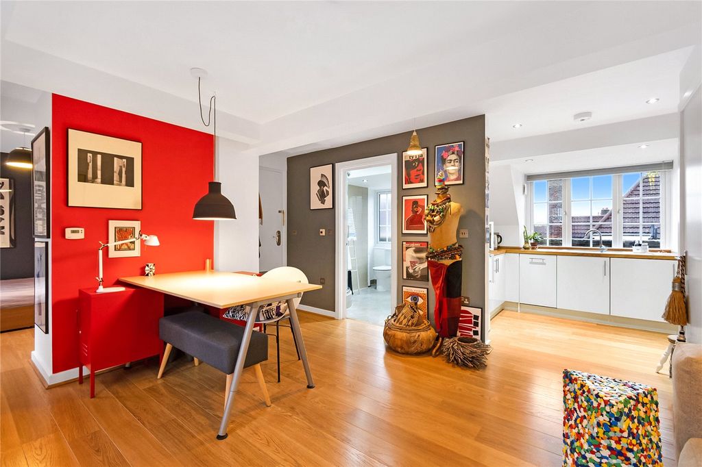 Property photo 3 of 10 Reception/Kitchen