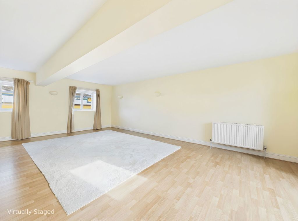 Property photo 2 of 8