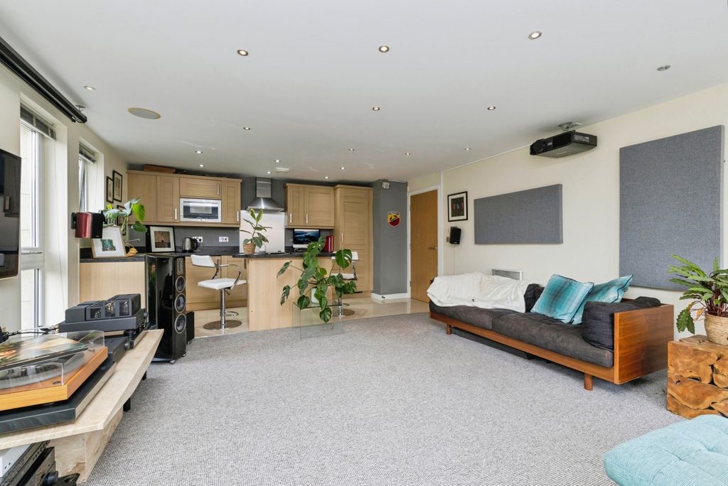 Property photo 2 of 14 Pbox-Img.Jpg