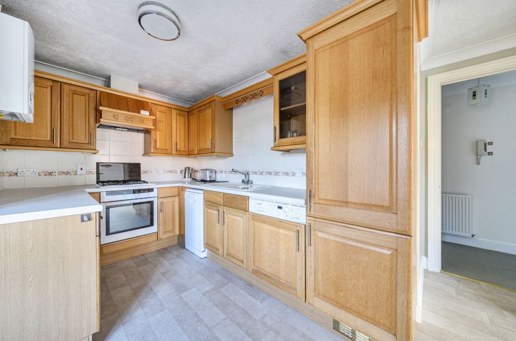Property photo 2 of 21