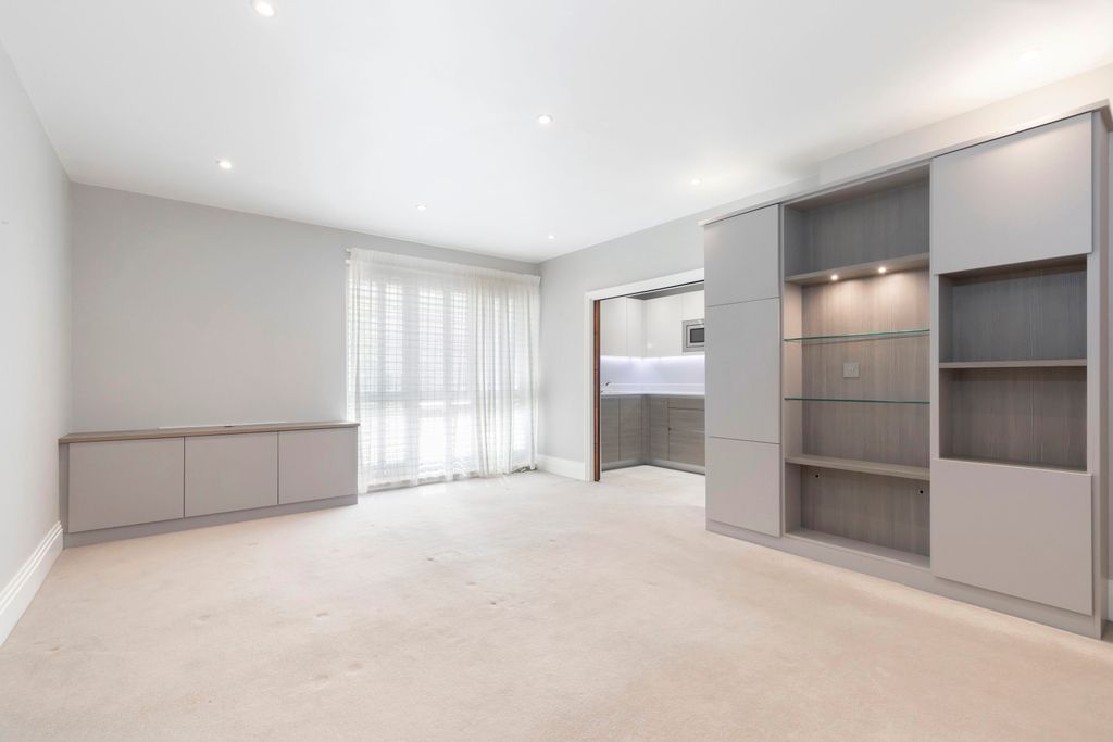 Property photo 3 of 12 Sandford Court-08