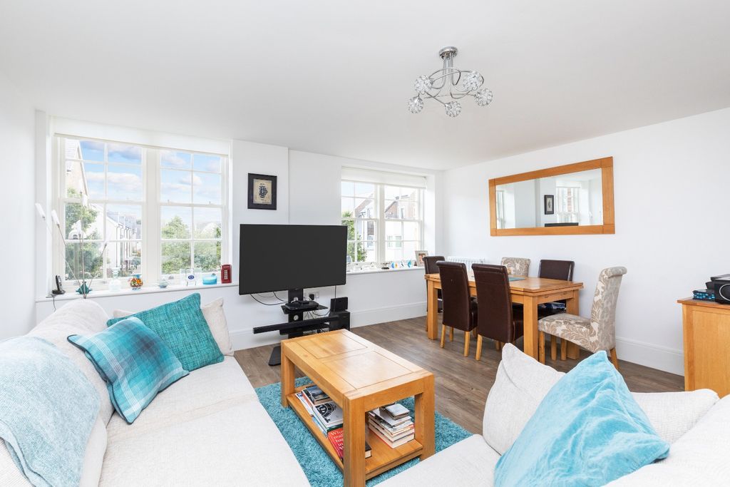 Property photo 2 of 12 4030943