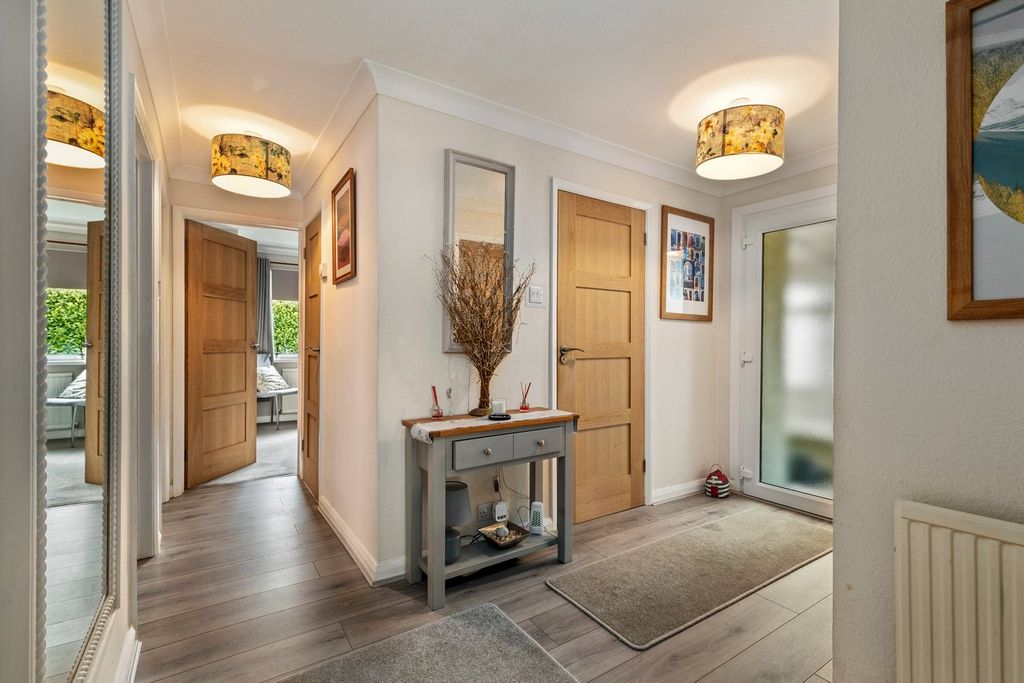 Property photo 3 of 34