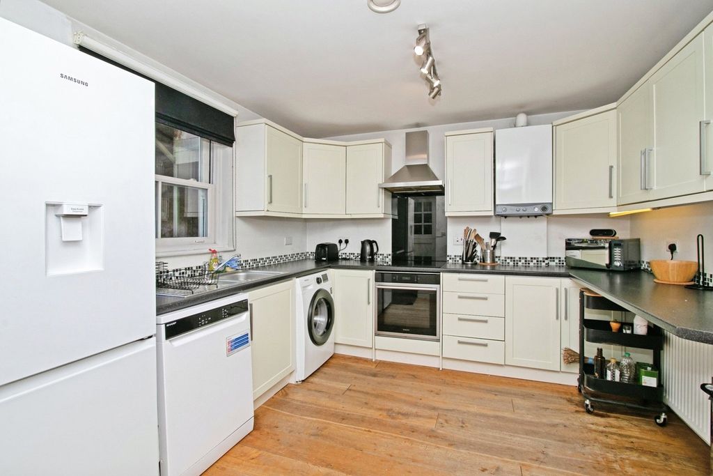 Property photo 2 of 14 Kitchen