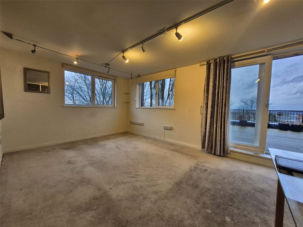 Property photo 3 of 12 Picture No. 05