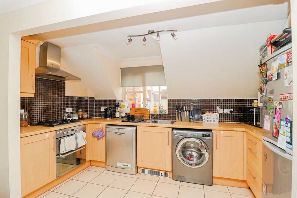 Property photo 2 of 20