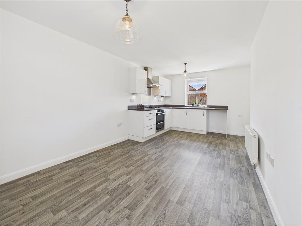 Property photo 3 of 17 Dining Kitchen