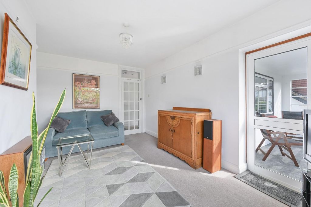 Property photo 3 of 15 Ridgeway