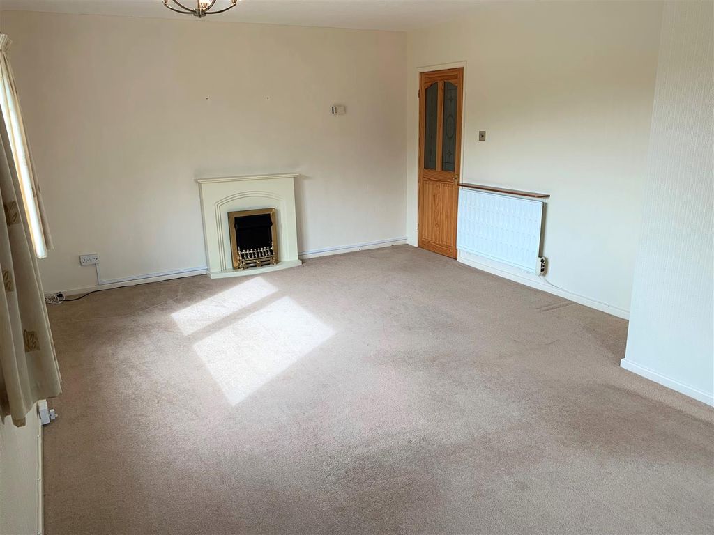 Property photo 1 of 8 Lounge