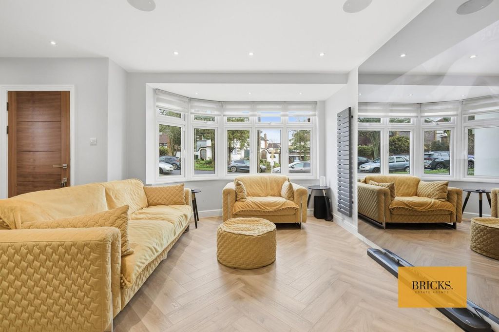 Property photo 3 of 23